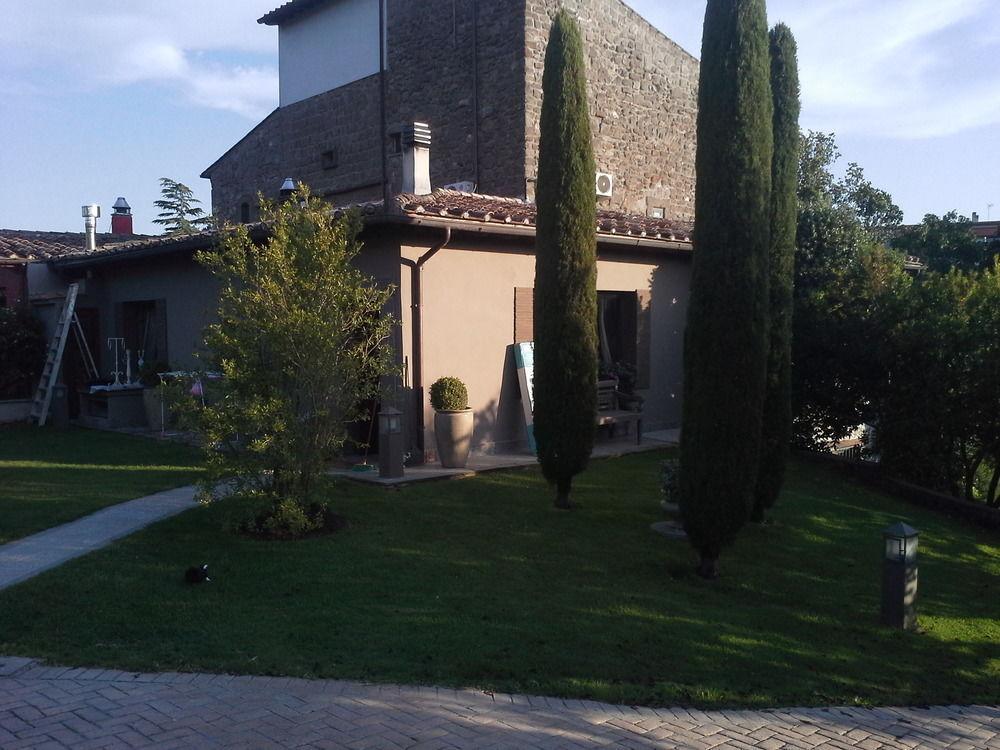 Residenza Teodorico Re B&B Viterbo Esterno foto